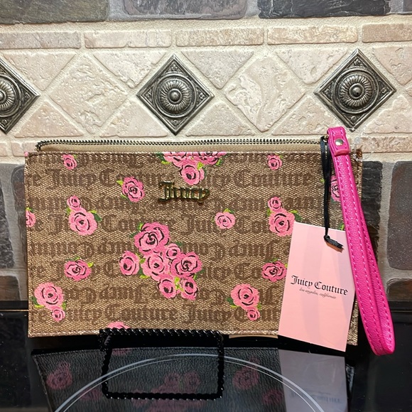NWT Juicy Couture Wristlet with cardholder pockets inside 6 x 10 - Picture 1 of 6